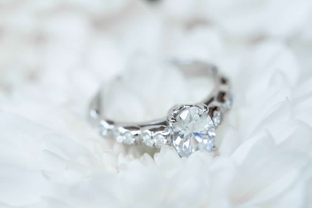 oval cut diamond engagement ring